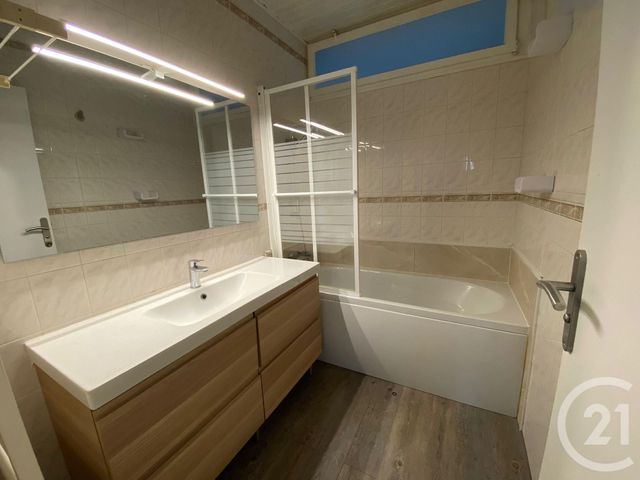 Afficher la photo en grand Appartement F2 à louer - 2 pièces - 97.0 m2 - HOENHEIM - 67 - ALSACE - Century 21 Pays Du Haut Barr